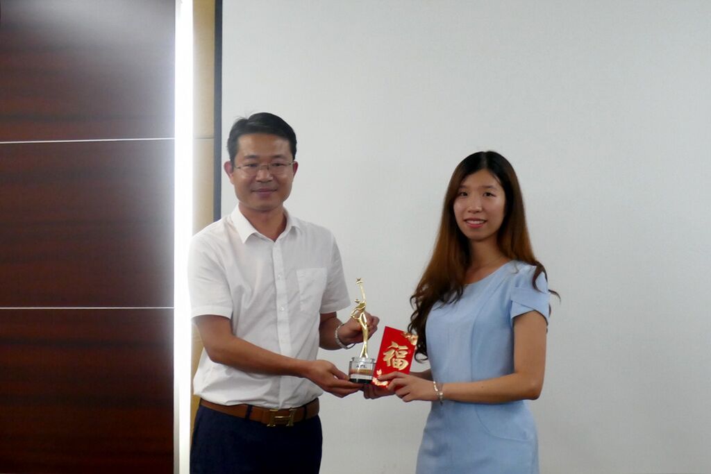 最佳优秀新人.jpg